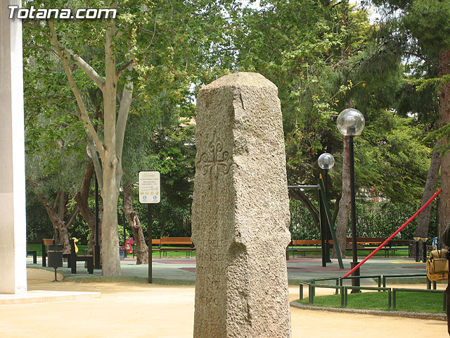 INAUGURAN UNA PLACA IDENTIFICATIVA Y COLOCAN UN MOJÓN PARA CONMEMORAR EL DÍA 14 DE ABRIL EL 750 ANIVERSARIO DE LA PRESENCIA DE LA ORDEN MILITAR DE SANTIAGO EN TOTANA - 9