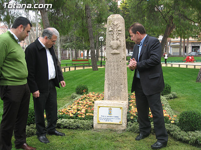 INAUGURAN UNA PLACA IDENTIFICATIVA Y COLOCAN UN MOJN PARA CONMEMORAR EL DA 14 DE ABRIL EL 750 ANIVERSARIO DE LA PRESENCIA DE LA ORDEN MILITAR DE SANTIAGO EN TOTANA - 18