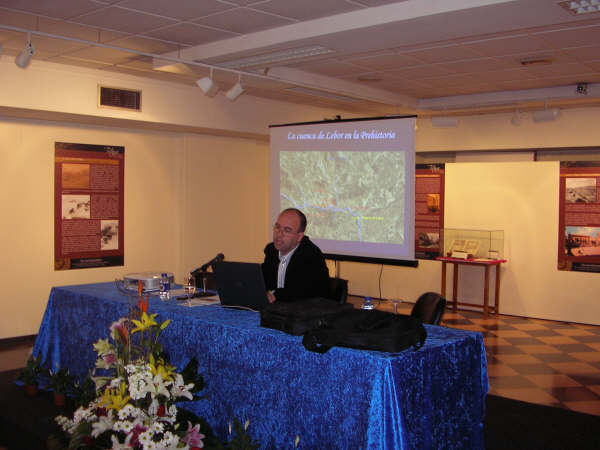 CONFERENCIA SOBRE LA PRESHISTORIA DE TOTANA A CARGO DEL PROFESOR TITULAR DE LA UNIVERSIDAD DE MURCIA JOAQUÍN LOMBA MAURANDI - 8