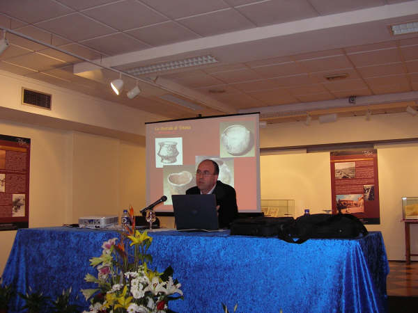 CONFERENCIA SOBRE LA PRESHISTORIA DE TOTANA A CARGO DEL PROFESOR TITULAR DE LA UNIVERSIDAD DE MURCIA JOAQUÍN LOMBA MAURANDI - 11