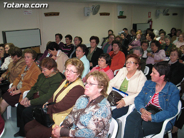 EL CANDIDATO DEL PARTIDO POPULAR SE COMPROMETE CON LAS ASOCIACIONES DE MUJERES DE TOTANA A TRAVÉS DE UN DECÁLOGO DE PROPUESTAS - 4