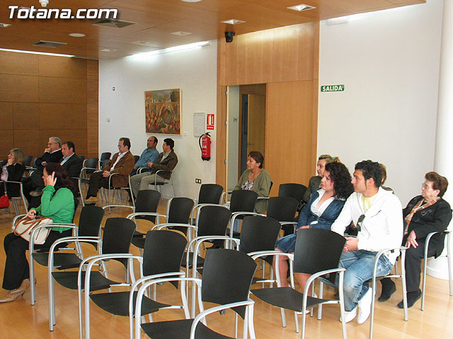 EL CONSEJERO DE OBRAS PBLICAS Y VIVIENDA Y EL ALCALDE DE TOTANA ENTREGAN 6 VIVIENDAS DE PROMOCIN PBLICA EN EL BARRIO DE LA CERMICA - 5