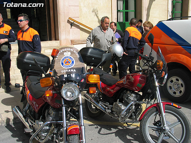 EL DIRECTOR GENERAL DE PROTECCIÓN CIVIL ENTREGA UN NUEVO VEHÍCULO DE EMERGENCIA Y TRANSPORTE DE PERSONAL A PROTECCIÓN CIVIL DE TOTANA - 12