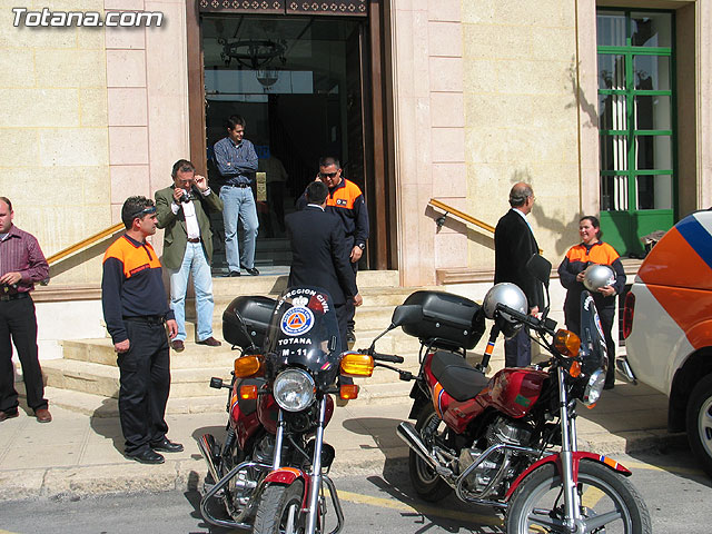 EL DIRECTOR GENERAL DE PROTECCIÓN CIVIL ENTREGA UN NUEVO VEHÍCULO DE EMERGENCIA Y TRANSPORTE DE PERSONAL A PROTECCIÓN CIVIL DE TOTANA - 15