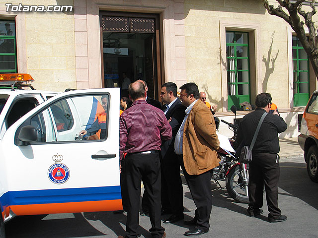 EL DIRECTOR GENERAL DE PROTECCIÓN CIVIL ENTREGA UN NUEVO VEHÍCULO DE EMERGENCIA Y TRANSPORTE DE PERSONAL A PROTECCIÓN CIVIL DE TOTANA - 24