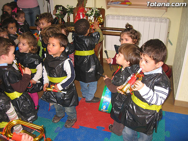 Procesin Infantil - Clara Campoamor - 15