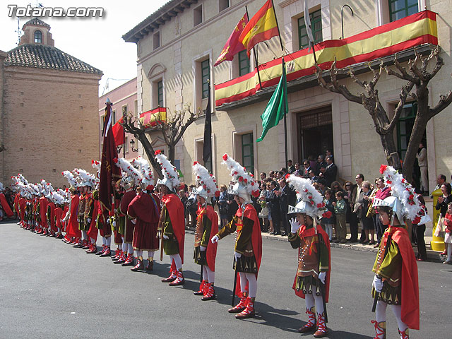 Ceremonia de entrega de la Bandera a los 