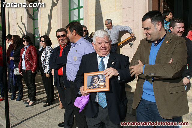 Entrega de la bandera a los 