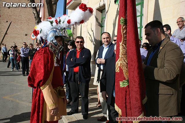 Entrega de la bandera a los 