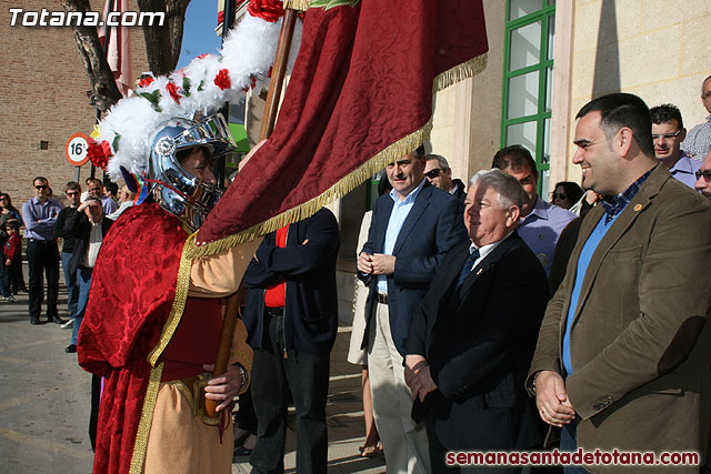 Entrega de la bandera a los 