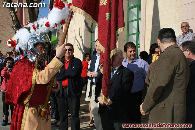 Entrega de la bandera a los 