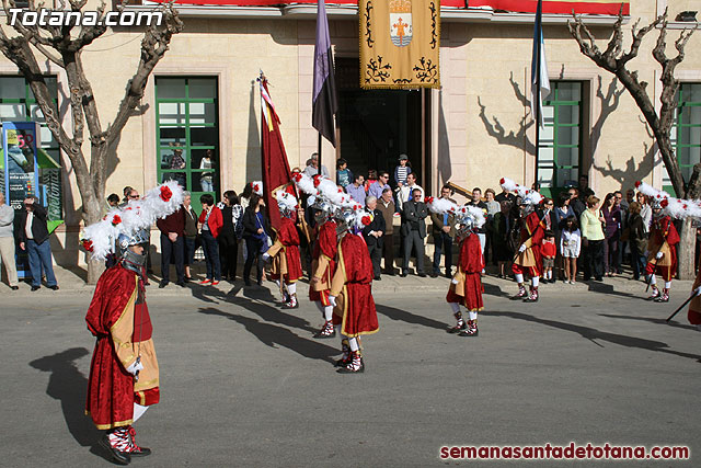 Entrega de la bandera a los 