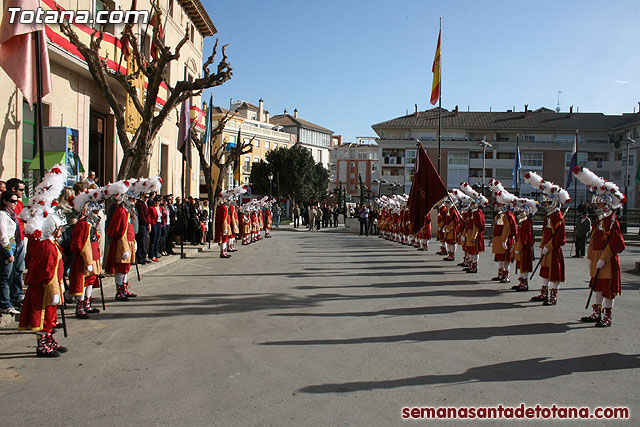 Entrega de la bandera a los 