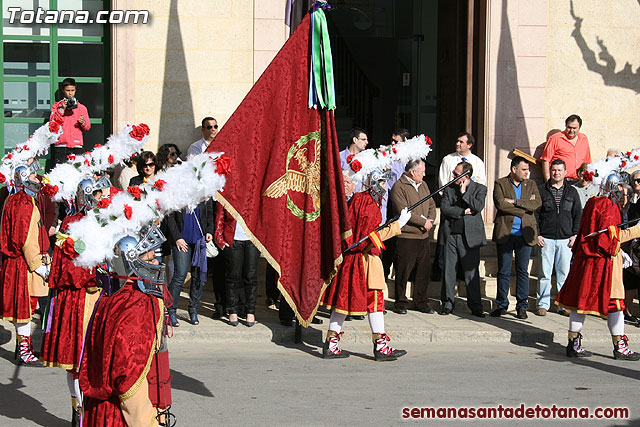 Entrega de la bandera a los 