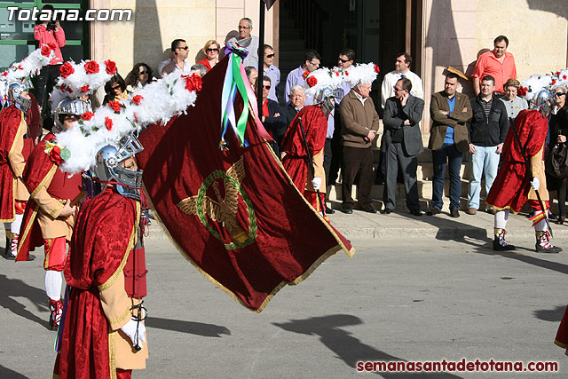 Entrega de la bandera a los 