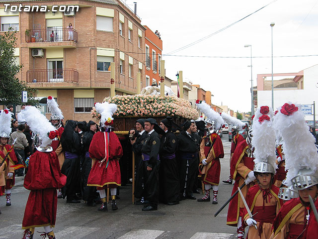 Traslado del Santo Sepulcro desde su sede a la parroquia de Santiago. Totana 2009 - 60