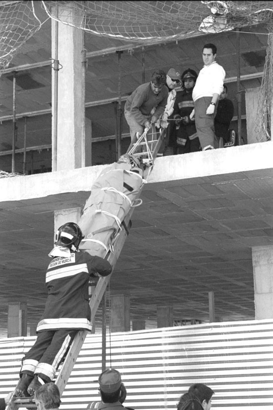 Un hombre resulta herido cuando trabajaba en una construccin en el barrio Tirol-Camilleri, Foto 1