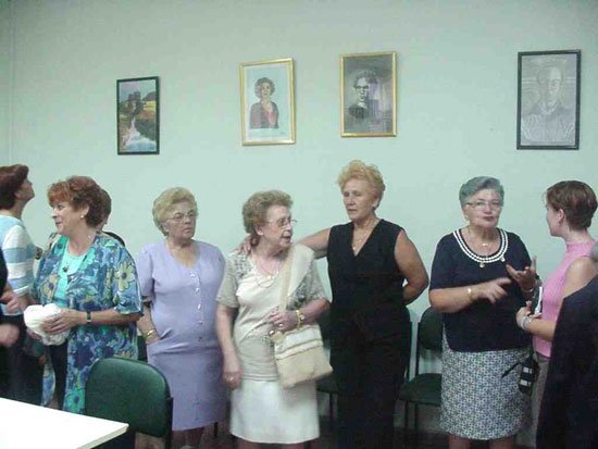 Bailes, exposiciones y excursiones conforman el programa de las fiestas para la tercera edad que se celebran estos das, Foto 2