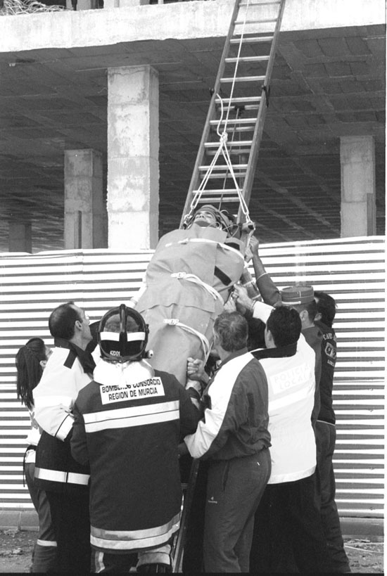 Un hombre resulta herido cuando trabajaba en una construccin en el barrio Tirol-Camilleri, Foto 2