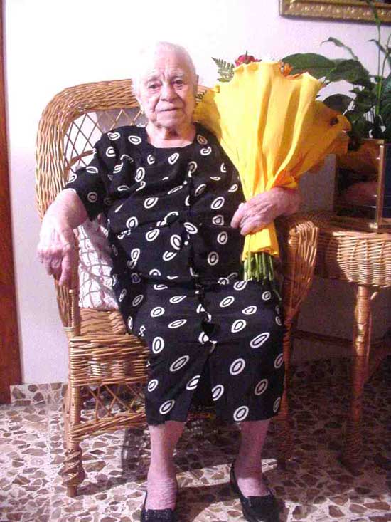 Bailes, exposiciones y excursiones conforman el programa de las fiestas para la tercera edad que se celebran estos das, Foto 3