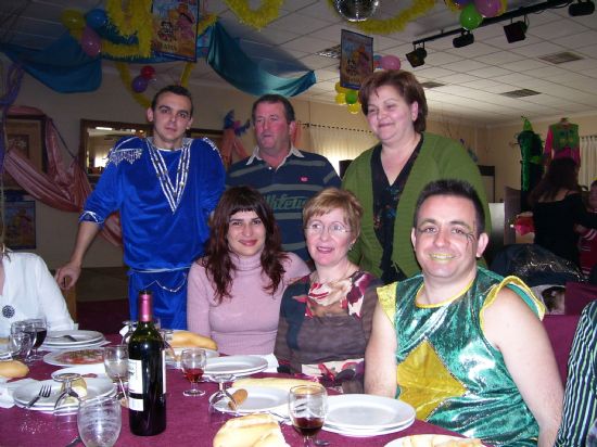 En torno a 300 personas participaron en la comida con la que se dio el pistoletazo de salida a los actos del Carnaval 2006, Foto 1