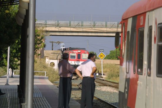 El revisor de un tren tuvo que ser atendido en el Centro de Salud de Totana por un accidente laboral, Foto 2