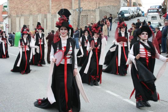 El color y la alegra llenaron las calles de la localidad con el desfile de Carnaval de los adultos, Foto 3