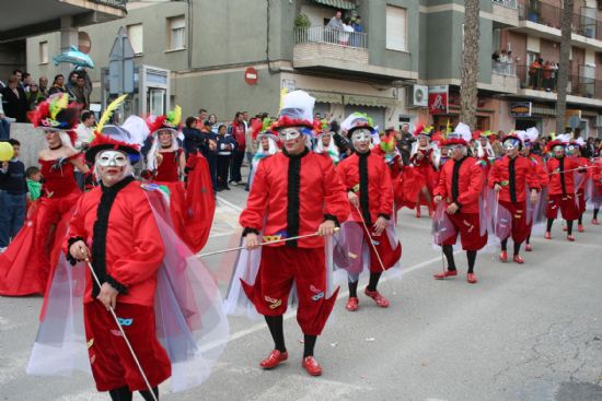 El color y la alegra llenaron las calles de la localidad con el desfile de Carnaval de los adultos, Foto 4