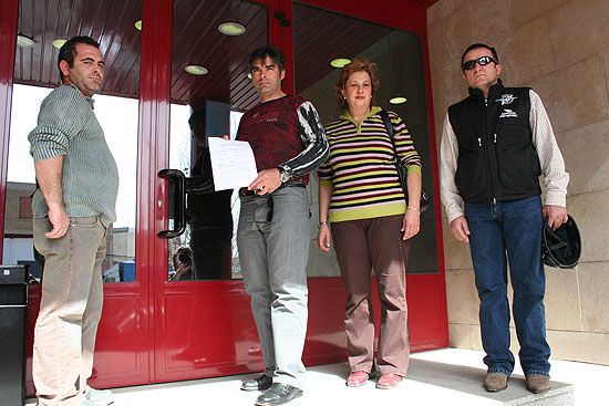 La Plataforma Ciudadana por el Buen Nombre de Totana denuncia en los Juzgados las “listas negras” de comercios aparecidas en foros de Internet , Foto 1