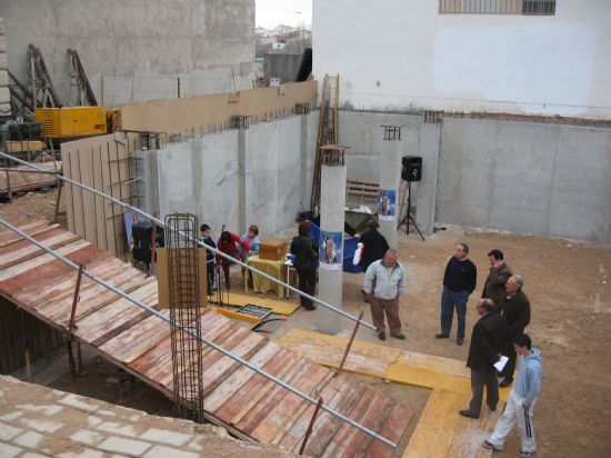 La Cofrada de Jess Resucitado da un paso ms con la colocacin de la primera piedra de su sede, Foto 1