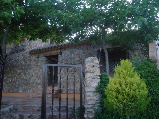 La asociacin Higea. Salud y Vida ha acondicionado las Casas de la Piedra en el paraje de Campix de Sierra Espua, Foto 1