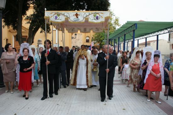 Las calles se engalanaron para recibir el paso de la procesin del Lunes de los Frailes, Foto 3