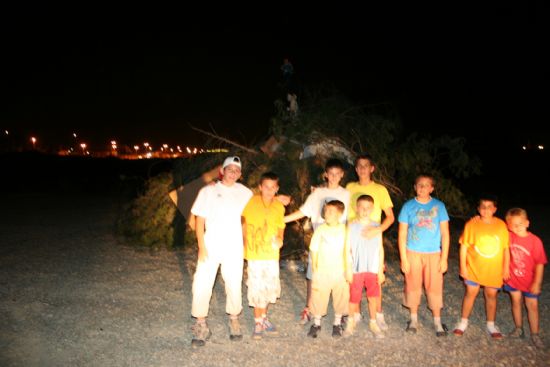 La tradicin de encender luminarias se mantiene viva un ao ms en la localidad en la calurosa noche de San Juan, Foto 1