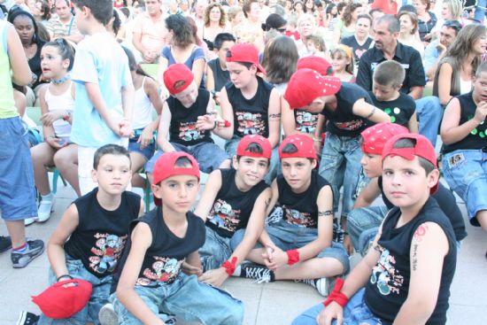 Los escolares despiden el curso con sus fiestas, Foto 1