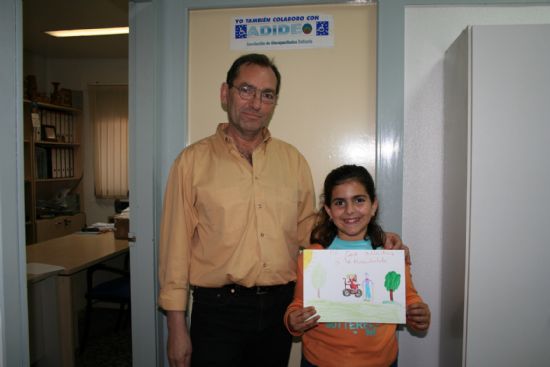 Amalia Crespo Vera gan el primer premio con su dibujo en el concurso Qu es un discapacitado para ti? convocado por ADIDE, Foto 1