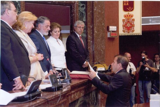 Juan Morales tom posesin de su cargo de diputado regional  en la sesin constitutiva de la Asamblea Regional, Foto 1