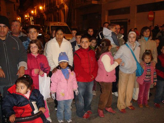 SS.MM. los Reyes Magos de Oriente visitaron Totana repartiendo regalos y alegra entre los ms pequeos , Foto 4