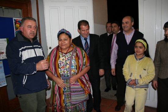 Rigoberta Mench, visit Totana para firmar un convenio de cooperacin al desarrollo en Guatemala, Foto 1