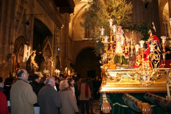 Muchos totaneros se desplazaron a Sevilla para ver la exposicin de Semana Santa organizada por MUNARCO, Foto 2