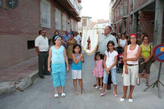 El barrio de San Roque celebr sus fiestas con la realizacin de verbenas, la procesin y el tradicional reparto de guitarras, Foto 2