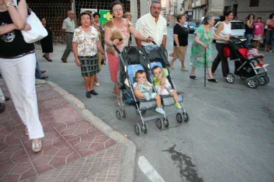 El barrio de San Roque celebr sus fiestas con la realizacin de verbenas, la procesin y el tradicional reparto de guitarras, Foto 3