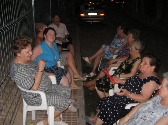 Los vecinos de Totana continuan un verano ms con la tradicin de tomar el fresco durante las noches estivales, Foto 1