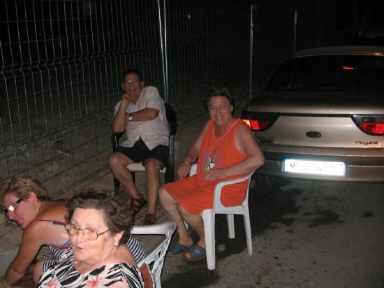 Los vecinos de Totana continuan un verano ms con la tradicin de tomar el fresco durante las noches estivales, Foto 2