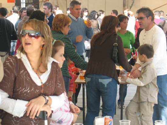 La Feria de Día se convierte estos días en el centro de reunión de vecinos y visitantes para tomarse algo, Foto 4