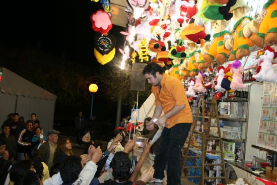 Pequeños y mayores disfrutan estos días con las diferentes atracciones instaladas en el recinto ferial, Foto 5