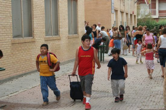 Los escolares de Totana regresaron a las aulas despus del largo parntesis de las vacaciones de verano, Foto 1