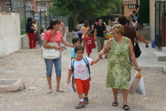 Los escolares de Totana regresaron a las aulas despus del largo parntesis de las vacaciones de verano, Foto 2