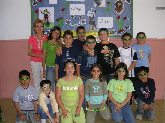 Alumnos de 4 de Primaria de La Cruz representaron El Mago de Oz para conmemorar el da del libro, Foto 1