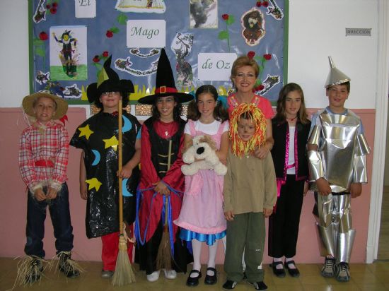 Alumnos de 4 de Primaria de La Cruz representaron El Mago de Oz para conmemorar el da del libro, Foto 3