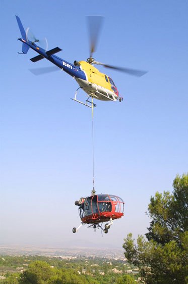 Aparatoso traslado del helicptero del 112 que sufri un accidente la semana pasada en la zona de Los Mortolitos , Foto 1